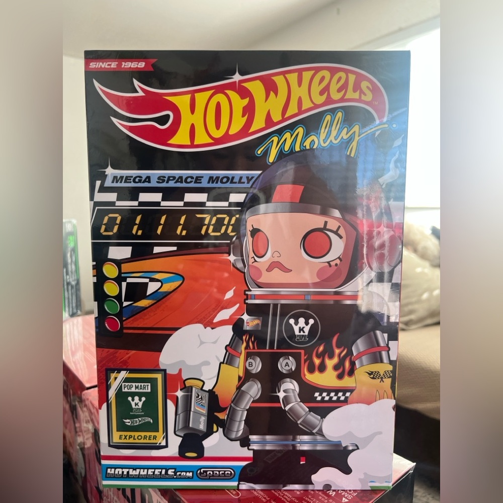 Authentic Limited addition Pop Mart Hot Wheels Mega Space Molly Figure size 400%